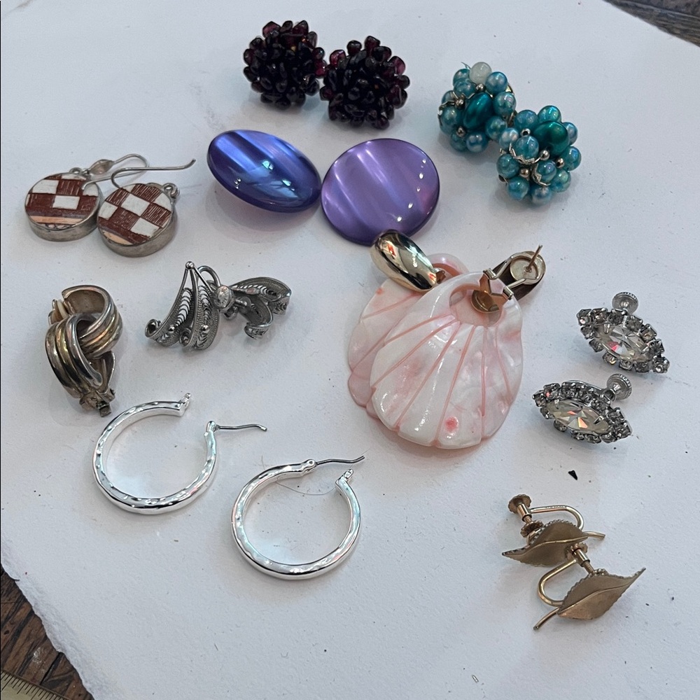 VINTAGE LOT of TEN EARRINGS, Amber/silver/filagree, shell, some stamped